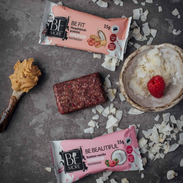 Be more Be Beautiful kokoso-aviečių supermaisto žalias batonėlis 35 g paveikslėlį Be more Be Beautiful kokoso-aviečių supermaisto žalias batonėlis 35 g nuotrauka