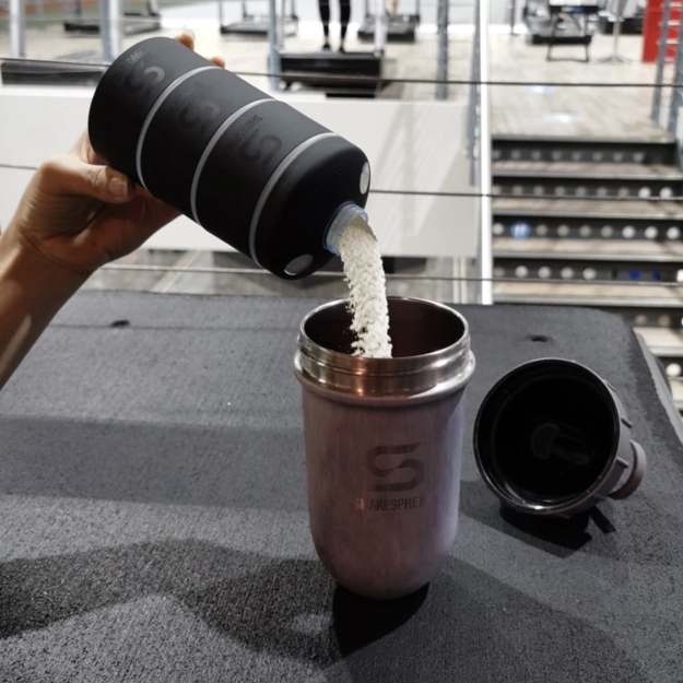 ShakeSphere Baltymų miltelių sukraunama laikymo talpa 85 g (3oz), matinė paveikslėlį ShakeSphere Baltymų miltelių sukraunama laikymo talpa 85 g (3oz), matinė nuotrauka